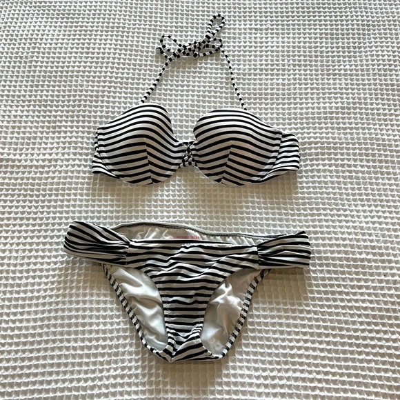 Victoria’s Secret bikini. Black and White. Bottom size XS. Top is 32C. - Picture 1 of 5